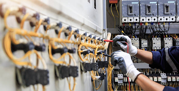 Professional Electrician technician working in Hewlett, NY